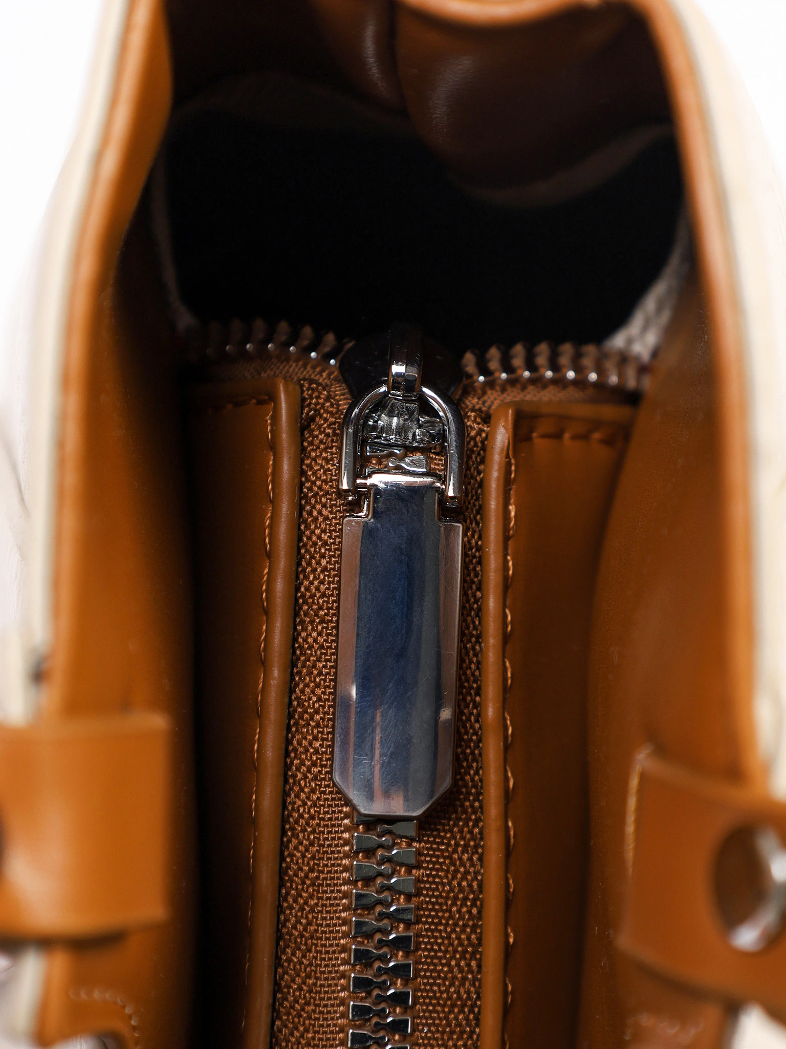 Сумка-тоут маленькая с декоративными ремешками в ассортименте